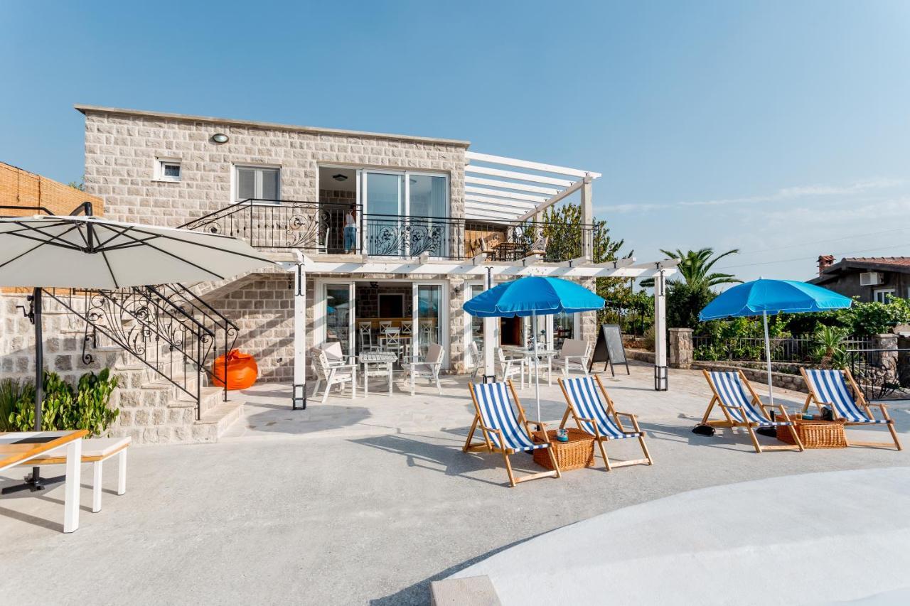 Lustica Apartments Exterior photo